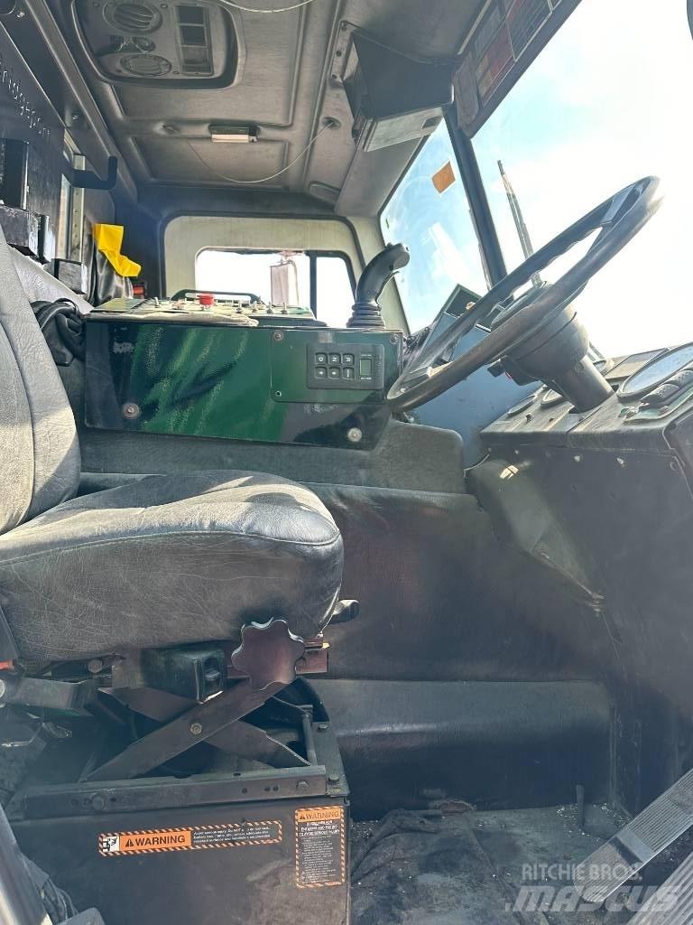 Mack LEU613 Renovasjonsbil