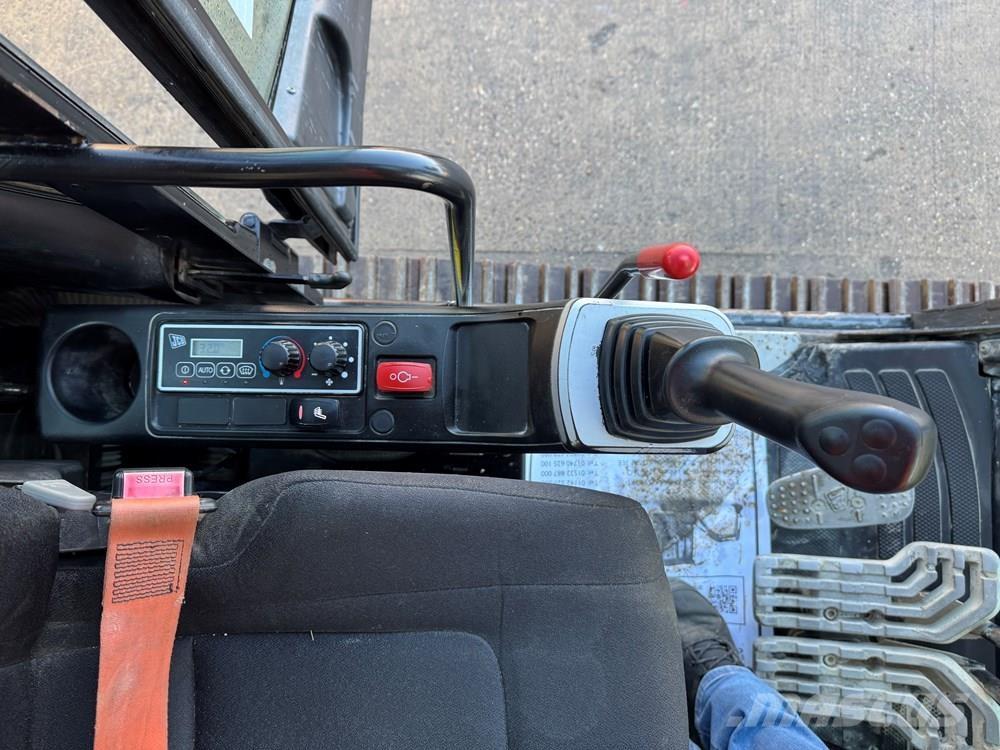 JCB JS130LC Beltegraver