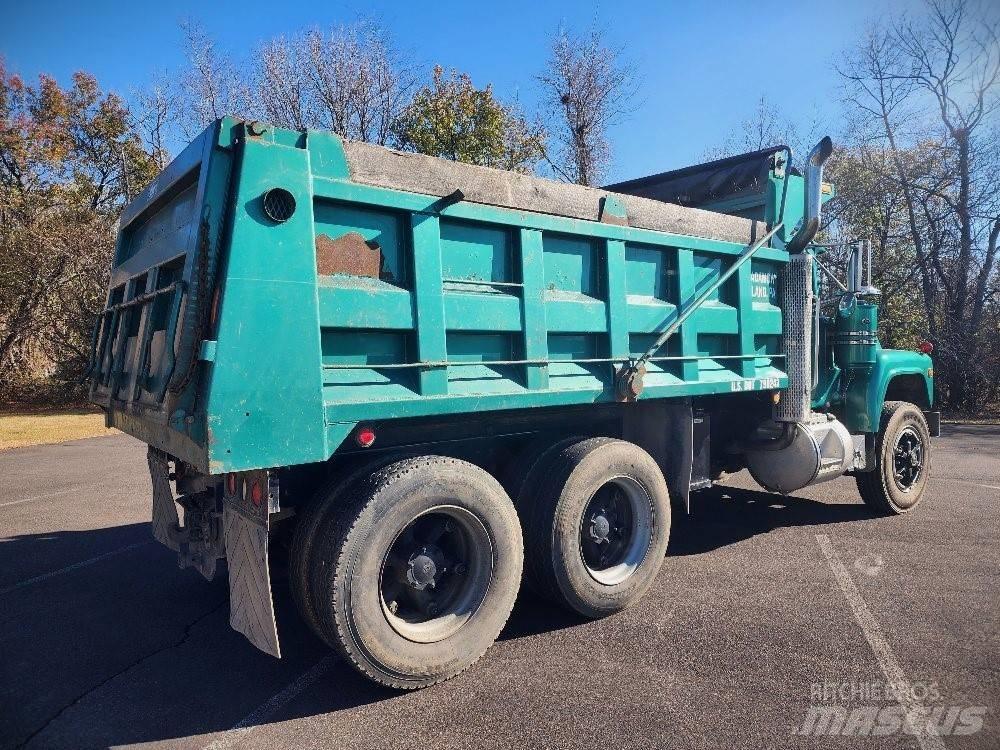 Mack 690S Tippbil