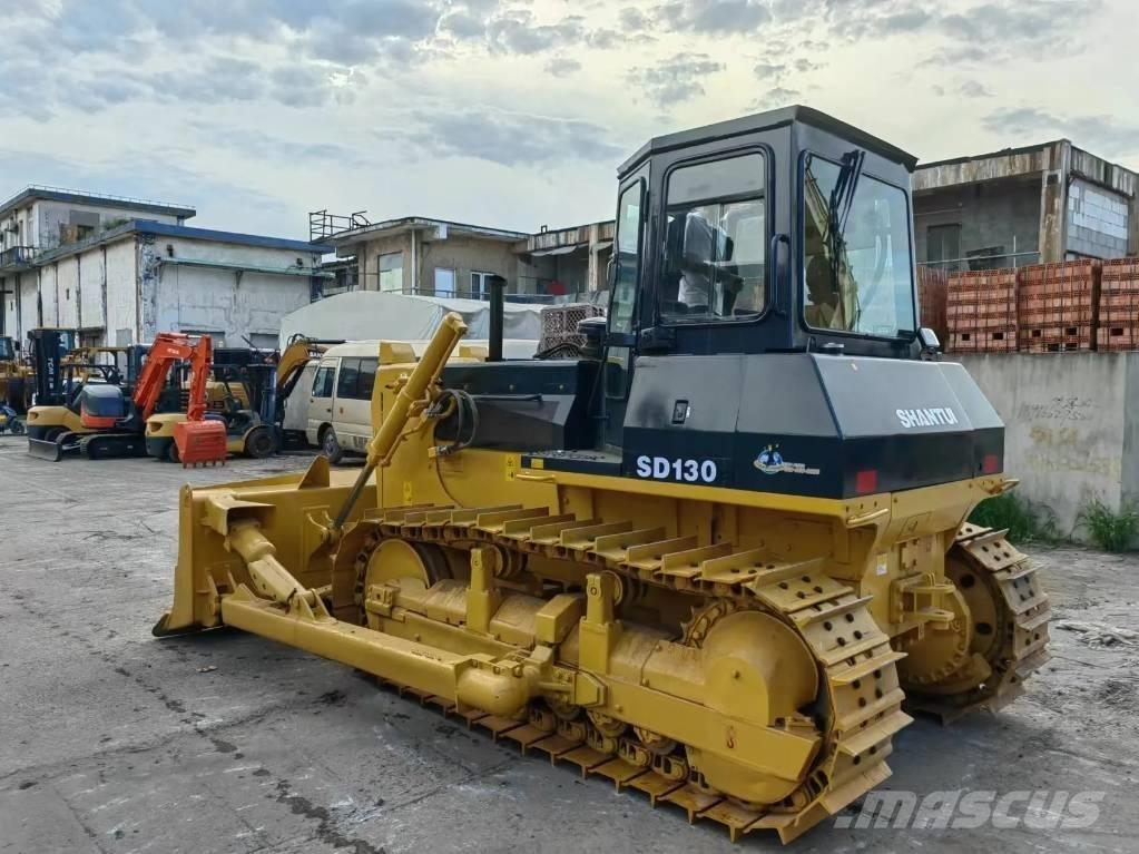 Shantui SD130 Dozere Beltegående