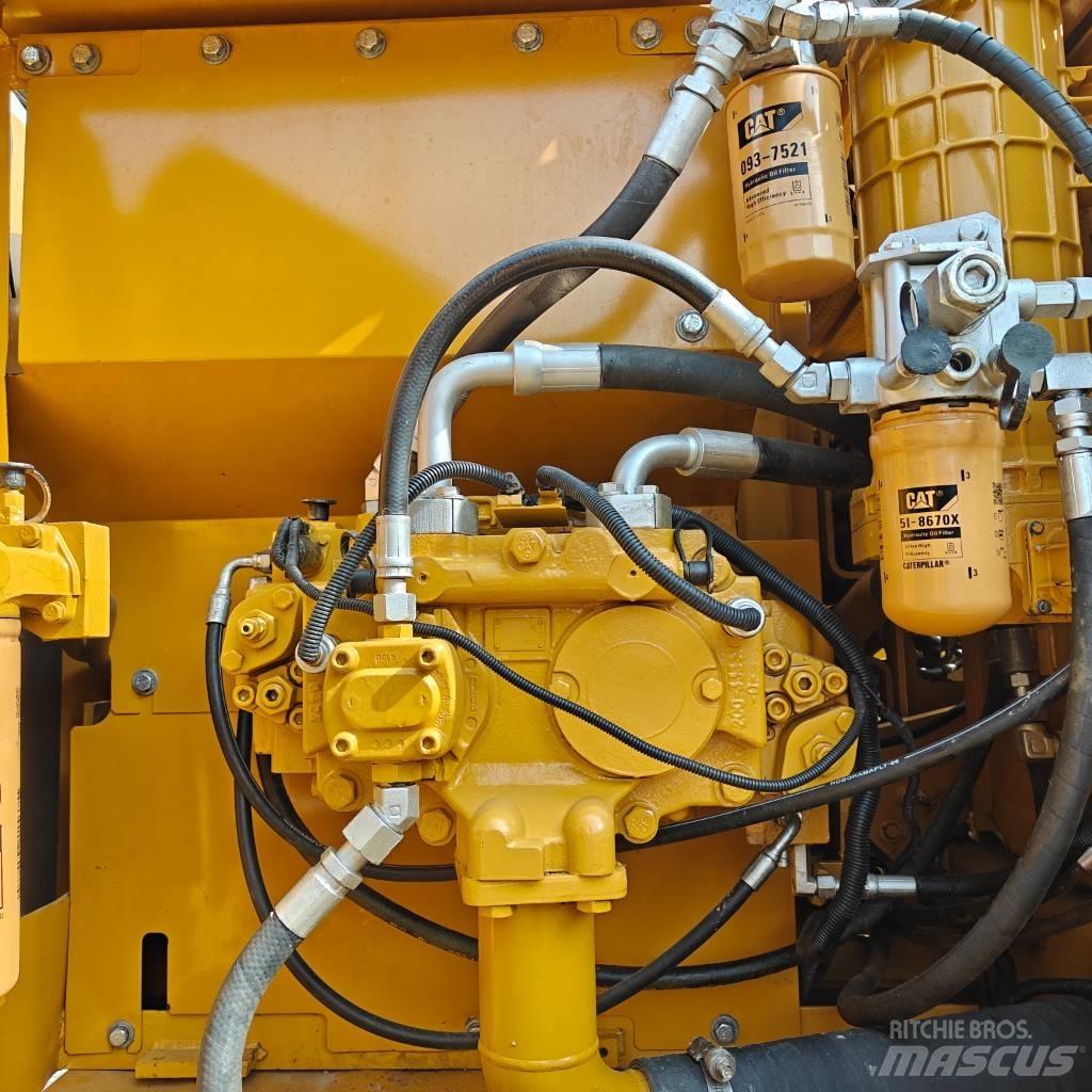 CAT 323 D L Beltegraver