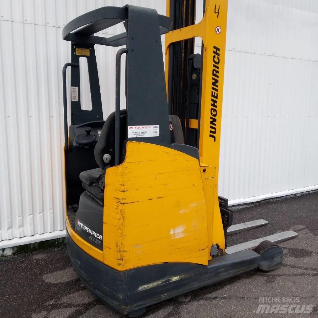 Jungheinrich ETV 216 Skyvemasttruck