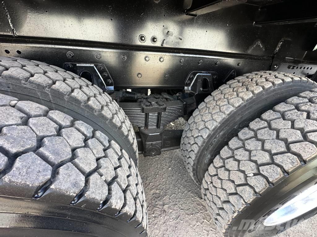 Freightliner 114 SD Slamsugere