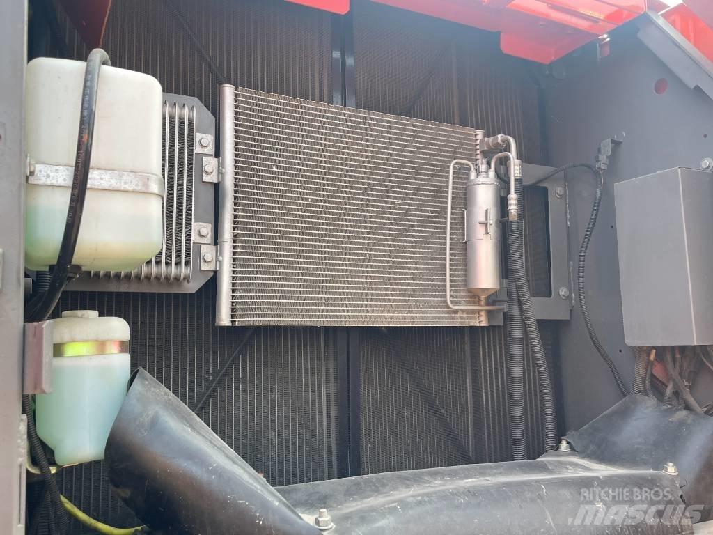 Hitachi 210LC Beltegraver