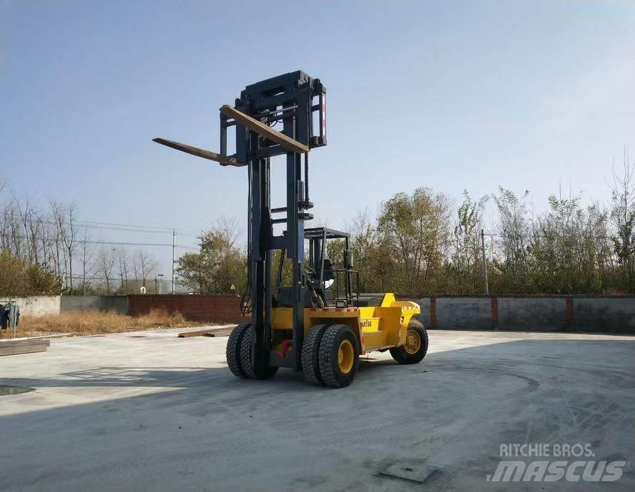 Komatsu FD 200 Diesel Trucker