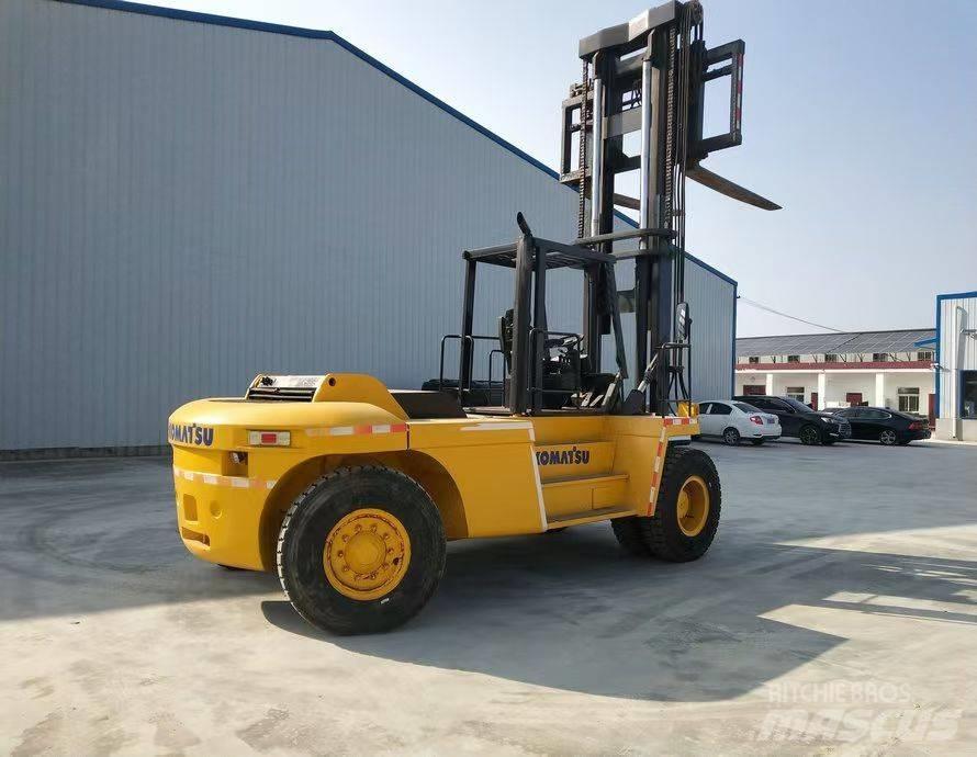 Komatsu FD 200 Diesel Trucker