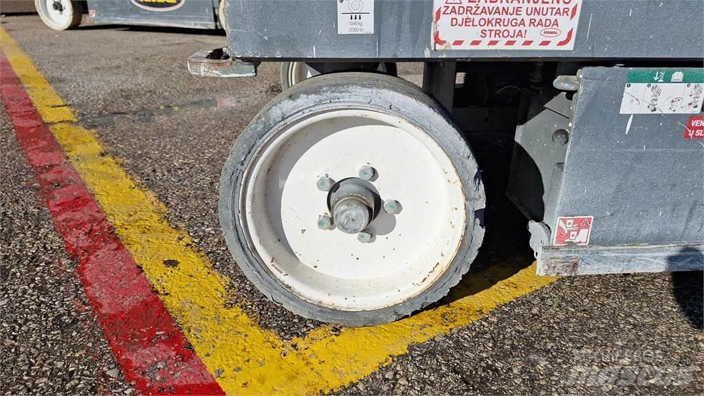 SkyJack SJIII4620 Sakselifter