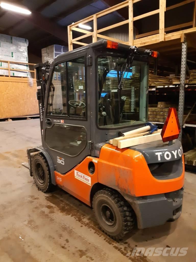 Toyota 02-8FDF30 Diesel Trucker