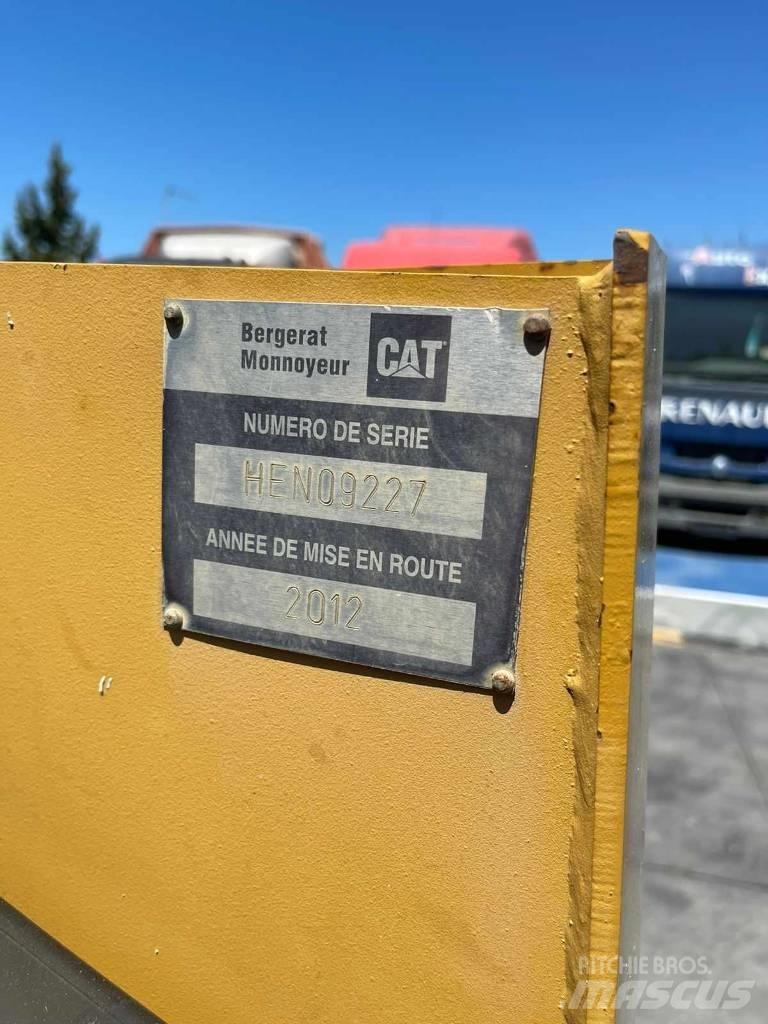 CAT 236 B Kompaktlastere