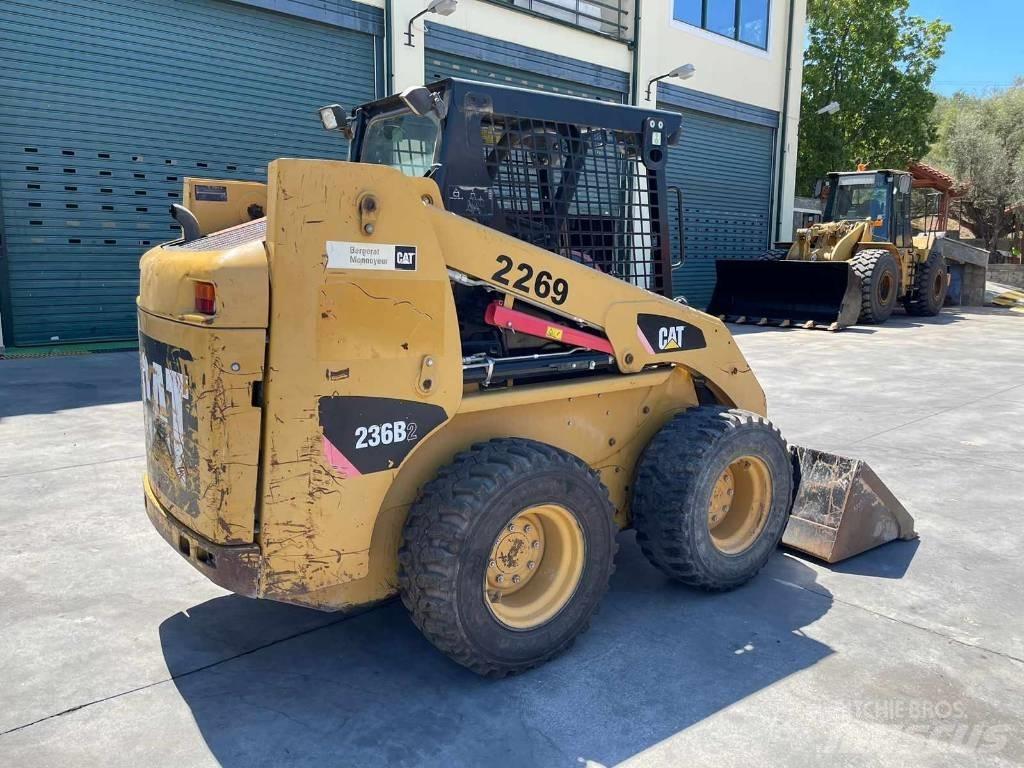 CAT 236 B Kompaktlastere