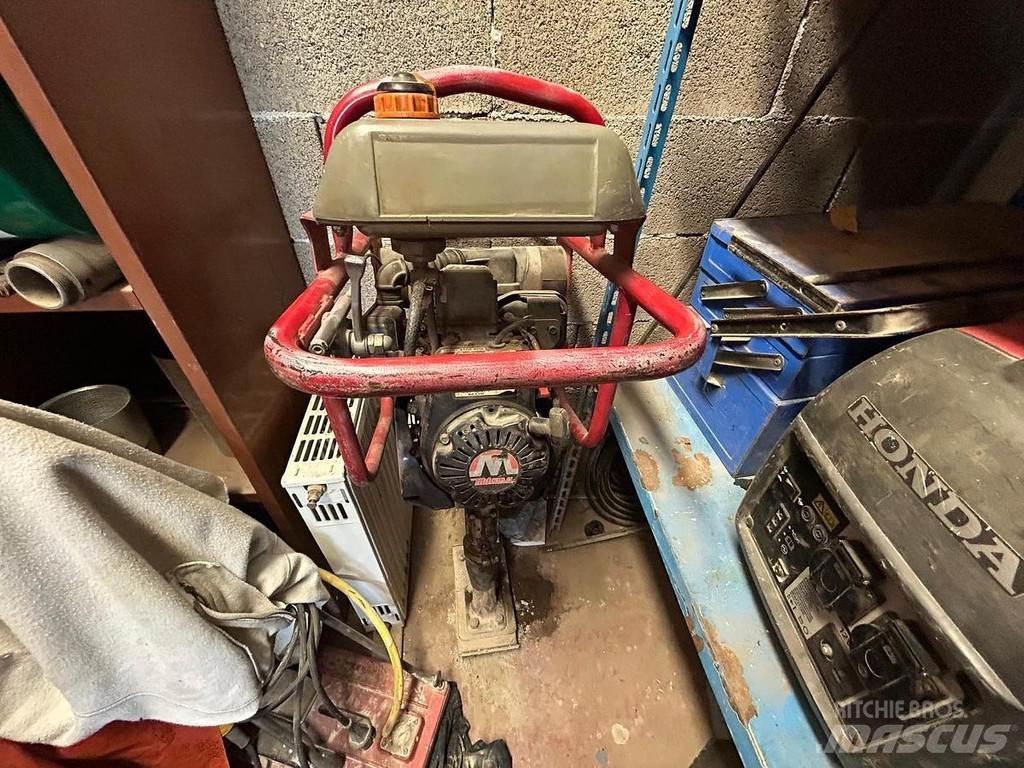 Mikasa MTR-40F Vibroplater