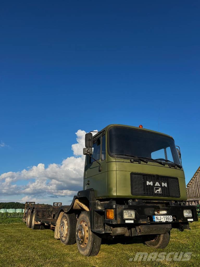 MAN 32.322 Tømmerbiler