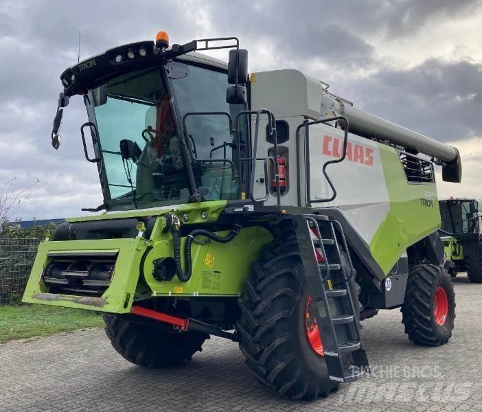 CLAAS TRION 530 Skurtreskere