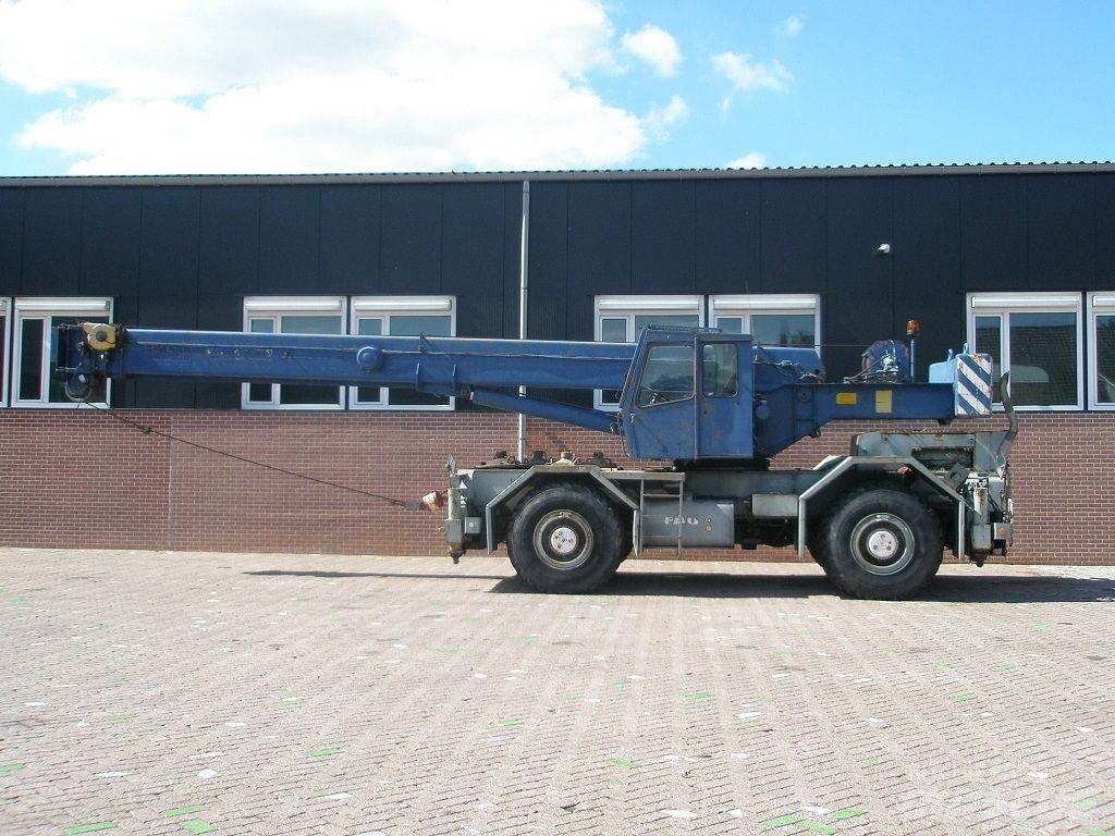 Faun RT30 Røff terreng kraner