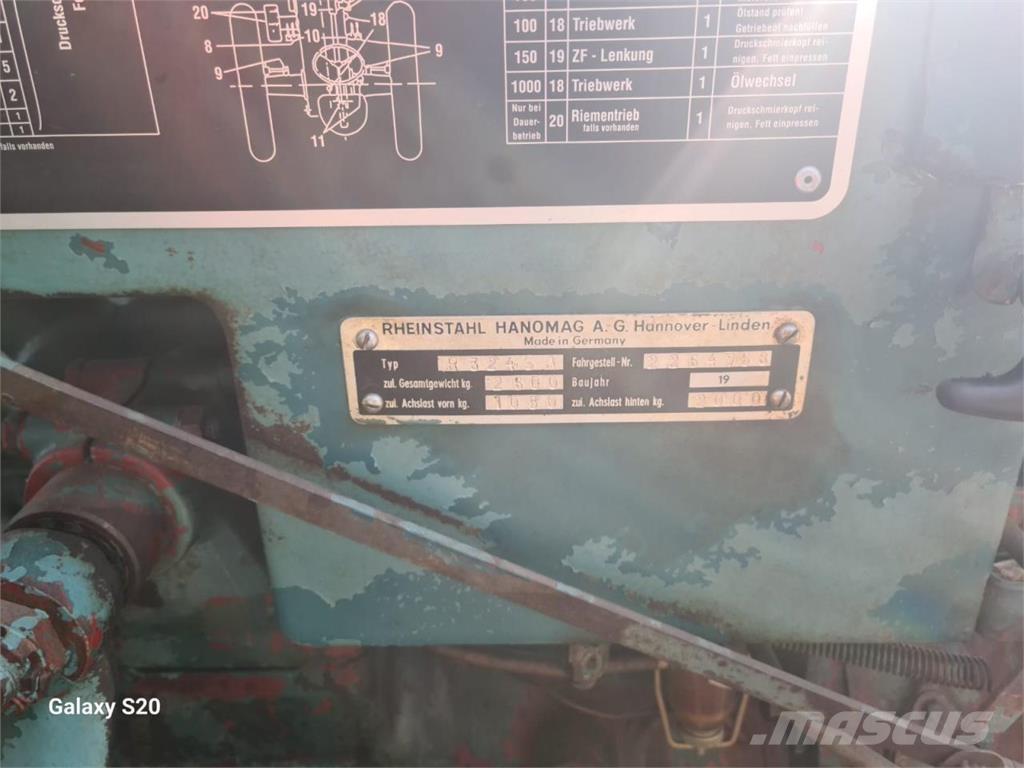 Hanomag R 324 SA Traktorer