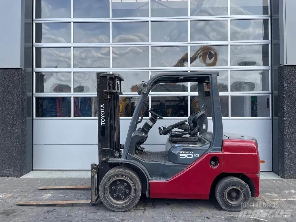 Toyota 02-8DF30 Gaffeltrucker - Annet