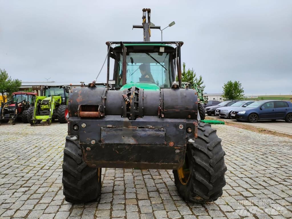 John Deere 6520 Traktor med skogsutstyr