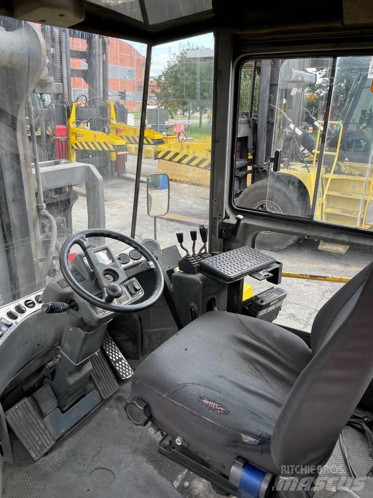 Kalmar DCD370-12 Diesel Trucker