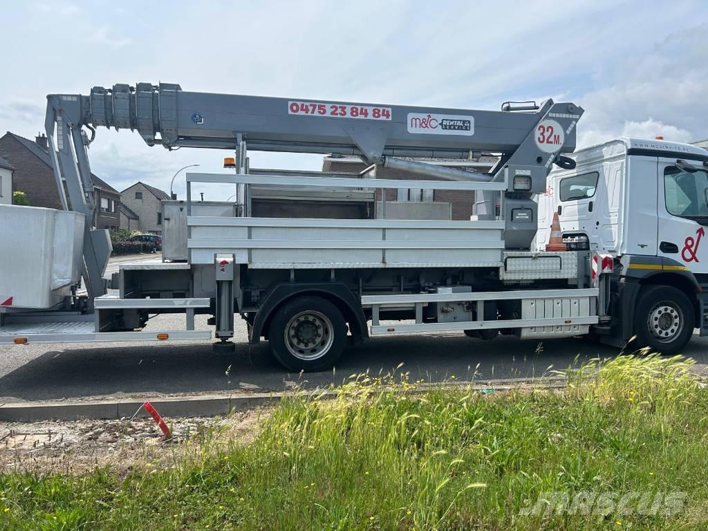Mercedes-Benz Antos Bilmontert lift