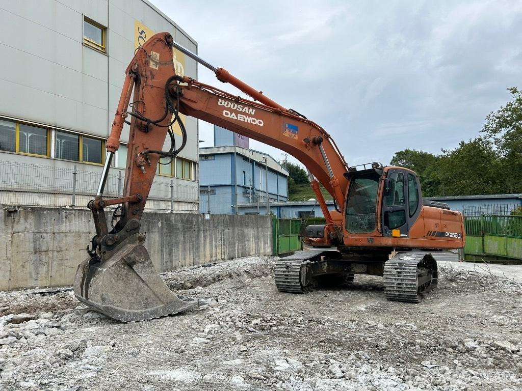 Doosan DX 255 LC Beltegraver