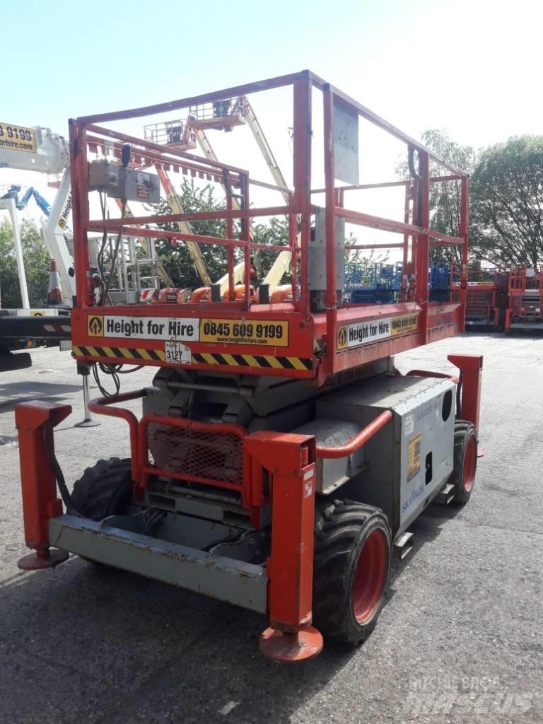 SkyJack SJ 6832 RT Sakselifter