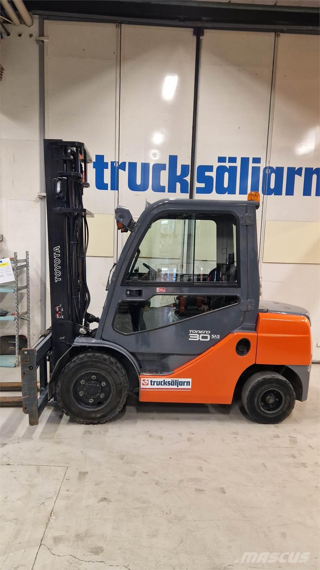 Toyota 8FDF30 Diesel Trucker