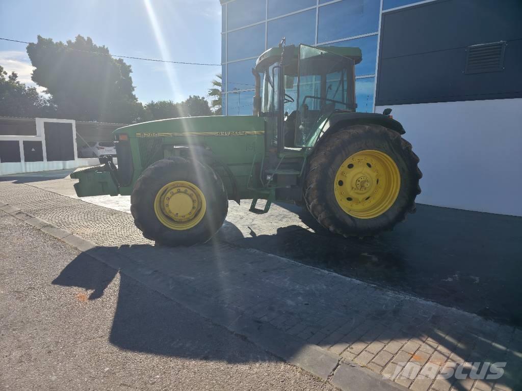 John Deere 8200 Traktorer