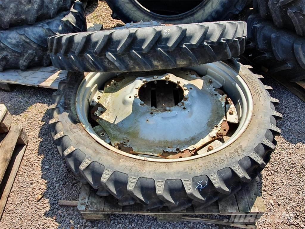 BKT 230/95R44 x2 Dekk, hjul og felger