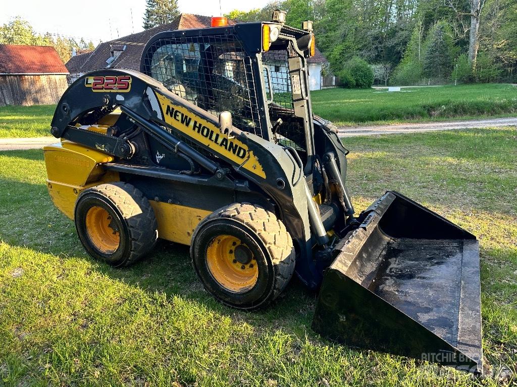 New Holland L 225 Kompaktlastere