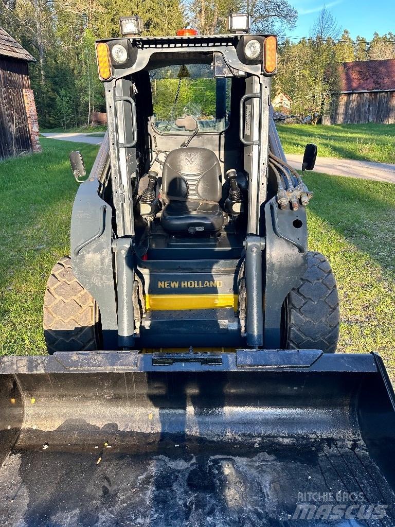 New Holland L 225 Kompaktlastere