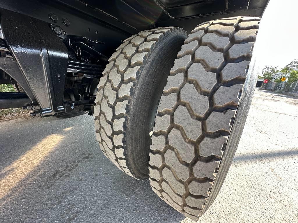 Freightliner 108 SD Slamsugere