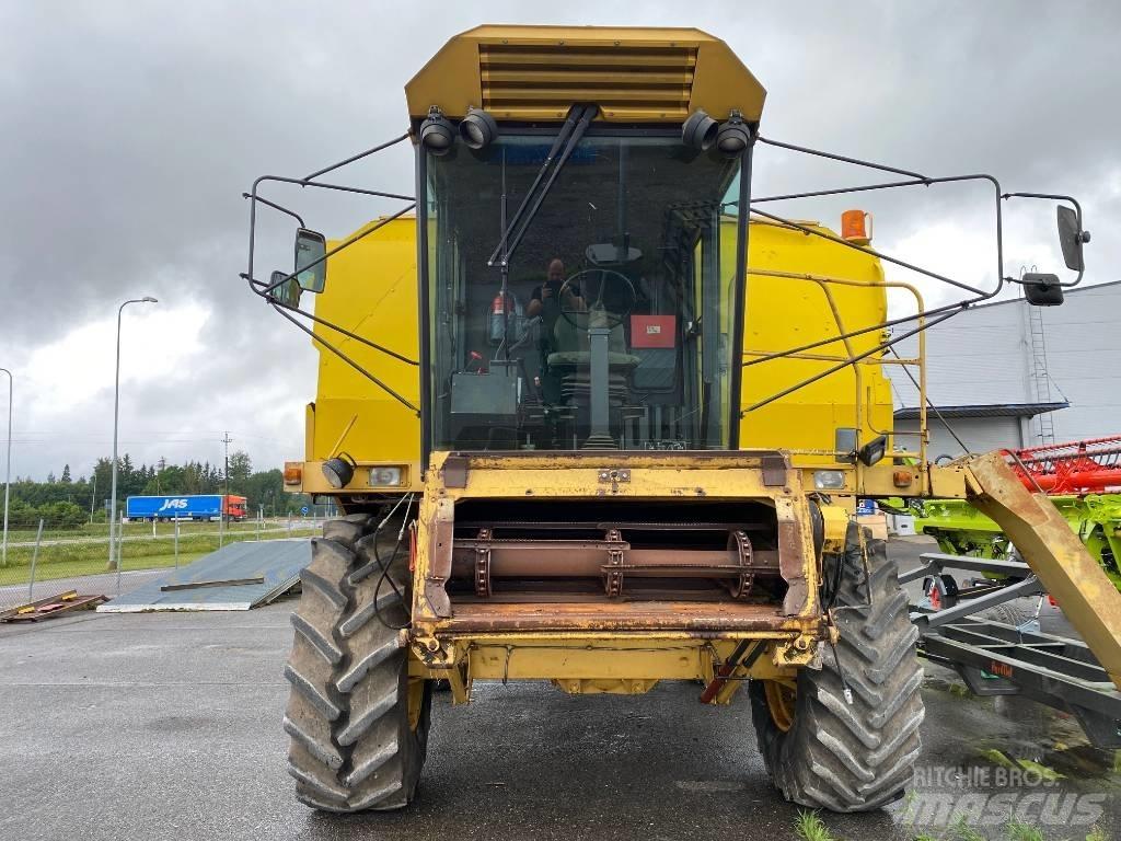 New Holland TF 46 Skurtreskere