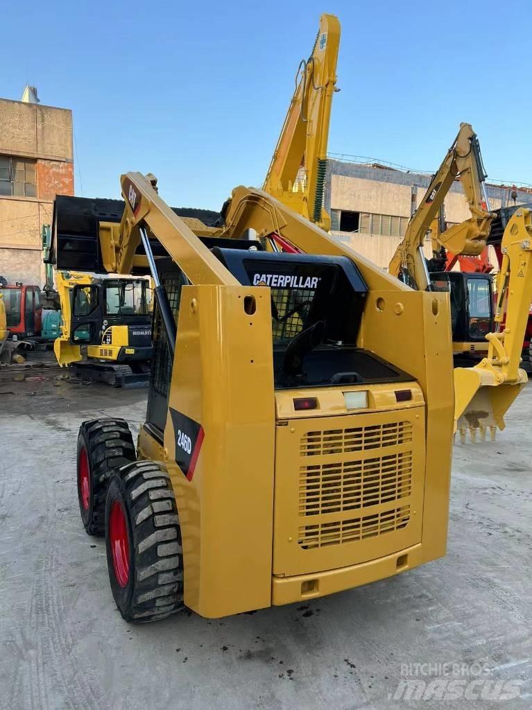 CAT 246D Kompaktlastere