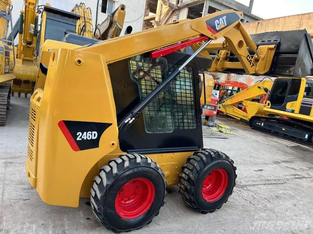 CAT 246D Kompaktlastere