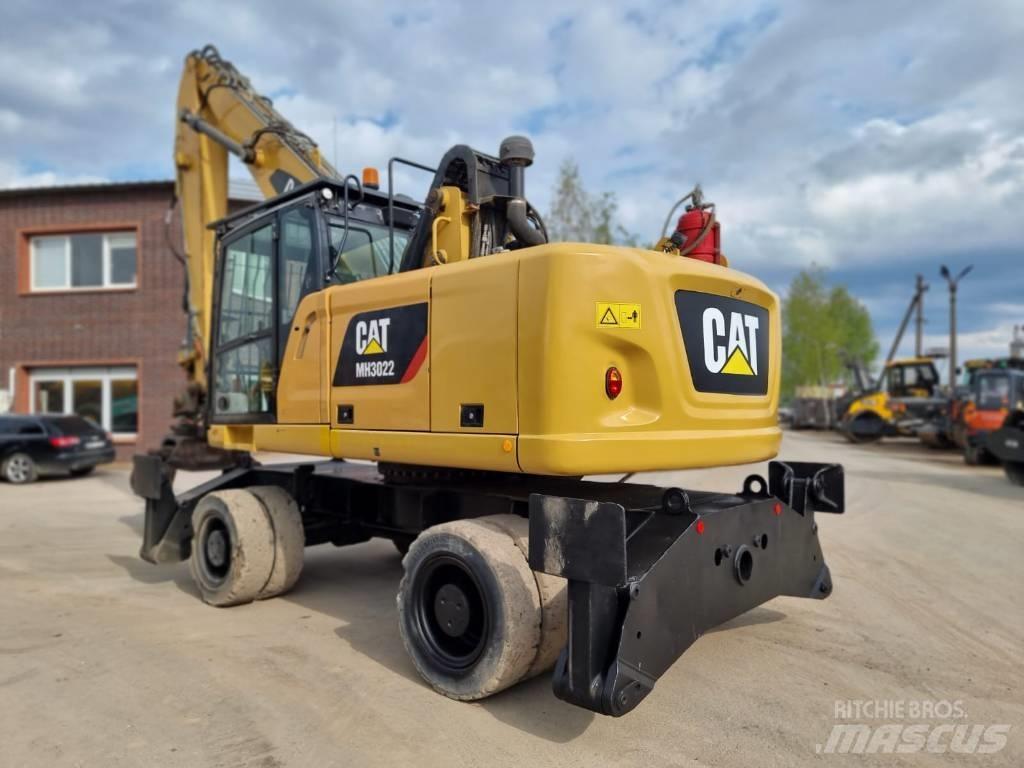 CAT MH 3022 Gravemaskiner for avfallshåndtering