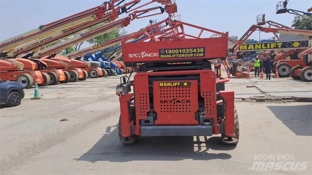 SkyJack 8841RT Sakselifter