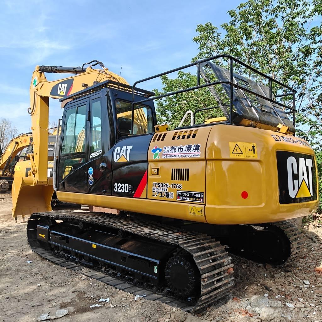 CAT 323D2L Beltegraver