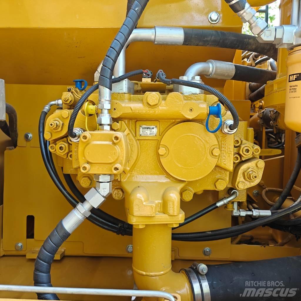 CAT 323D2L Beltegraver