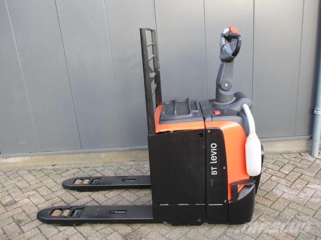 Toyota LPE250 Lavtløftende truck med platform