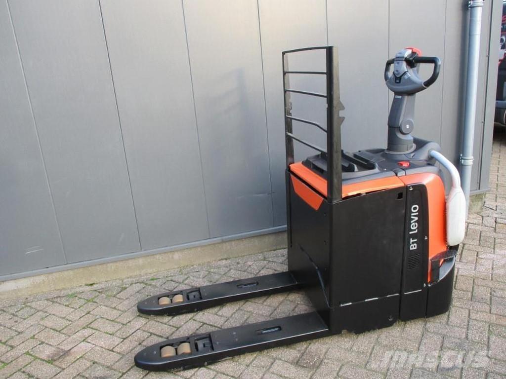 Toyota LPE250 Lavtløftende truck med platform