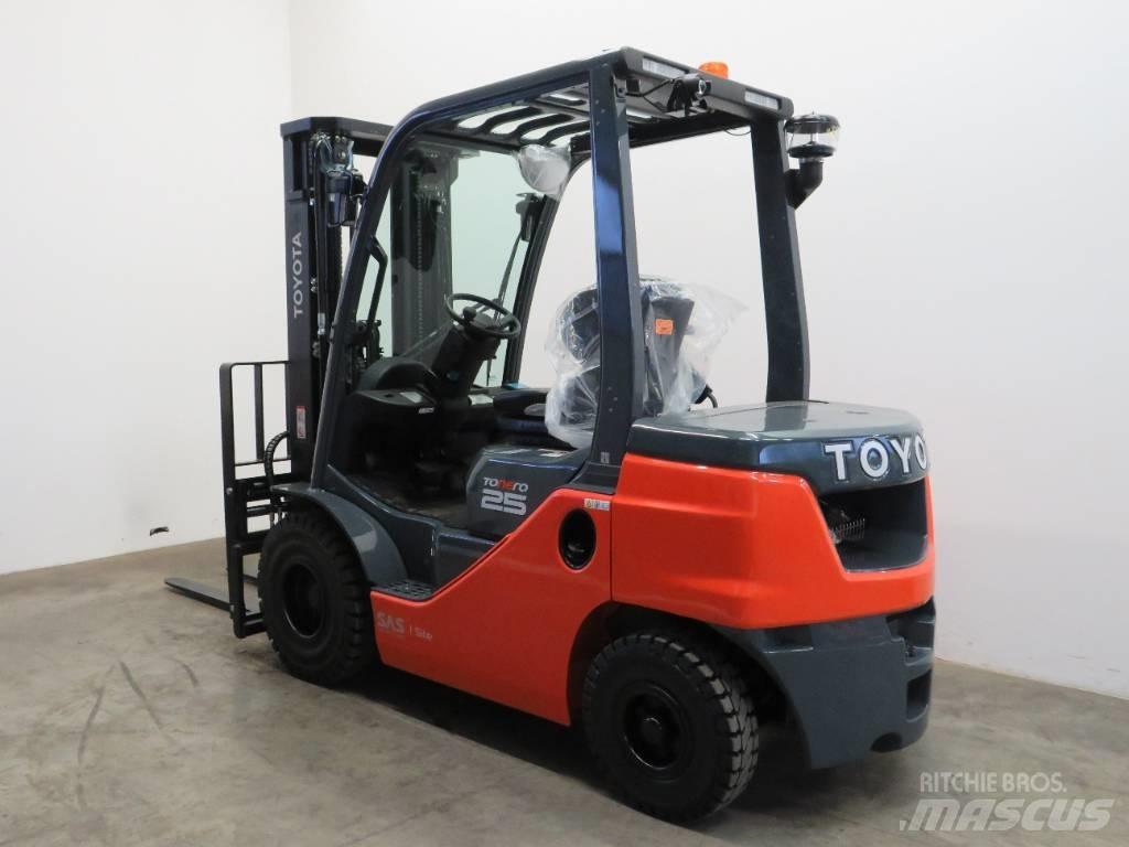 Toyota 8 FDF 25 Diesel Trucker