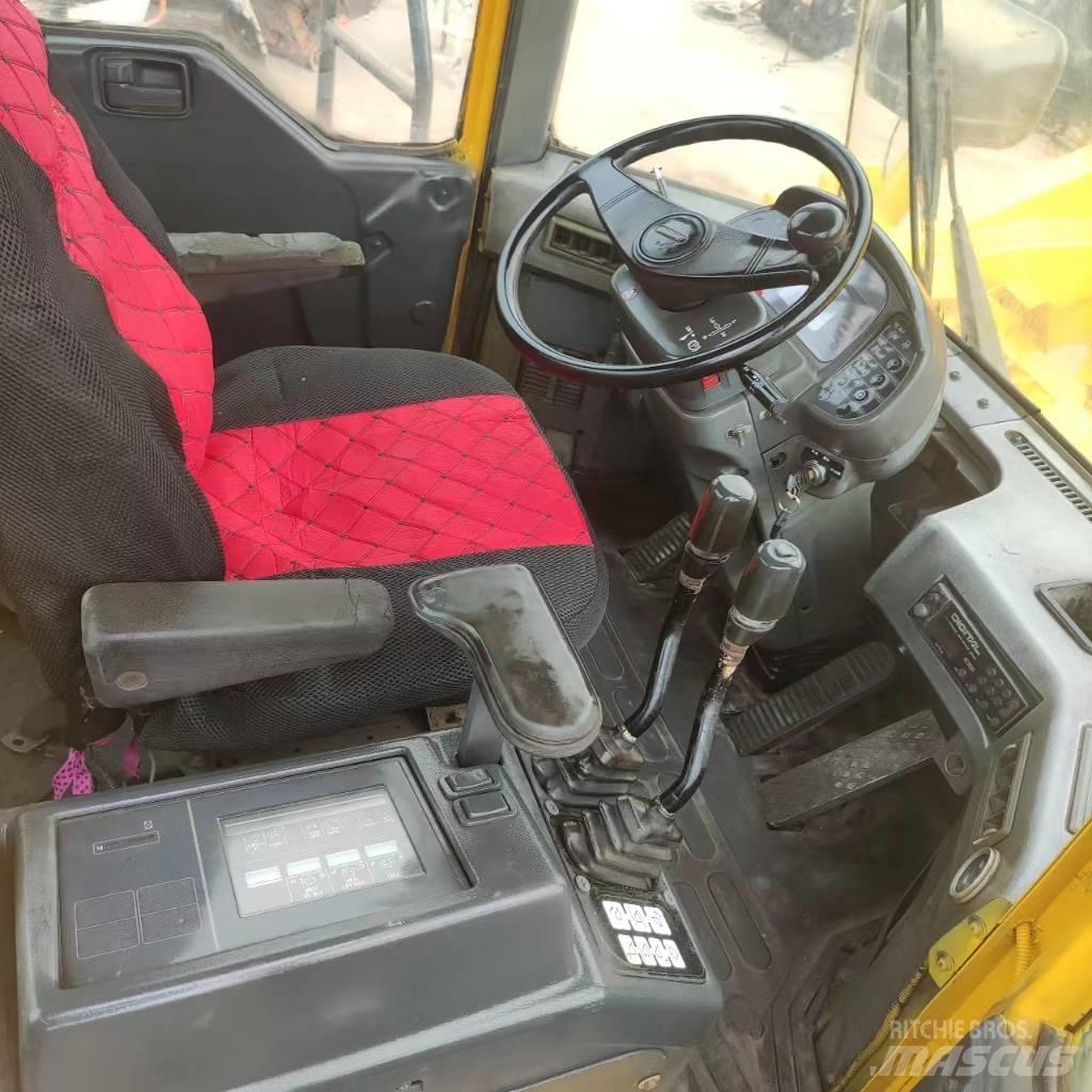 Komatsu WA 600-3 Hjullastere