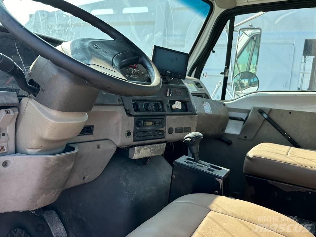 Sterling L 7500 Chassis
