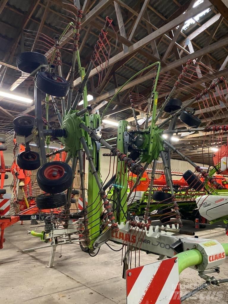 CLAAS Liner 2700 Svanser