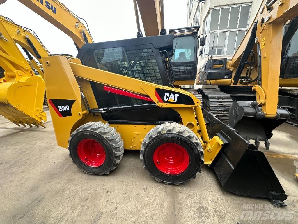 CAT 246 D Kompaktlastere