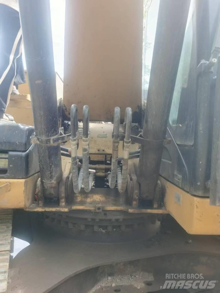 CAT 320 D2 Beltegraver