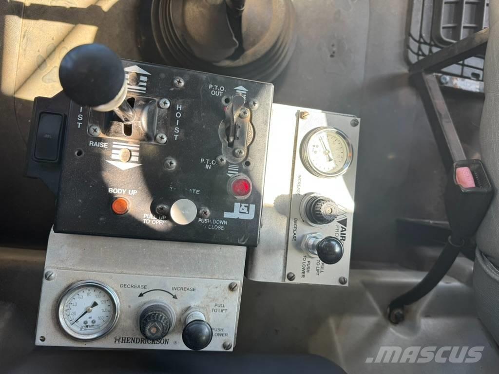 Mack GU813 Tippbil