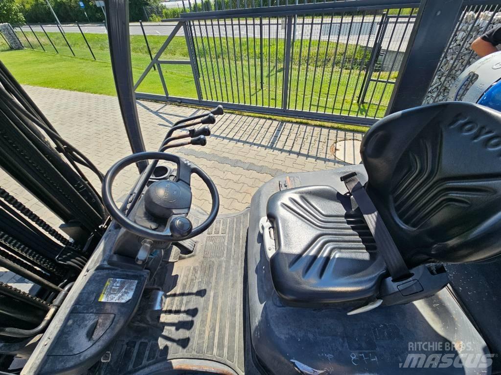 Toyota 02-8 FGKF 20 Propan trucker