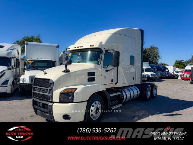 Mack Anthem Trekkvogner