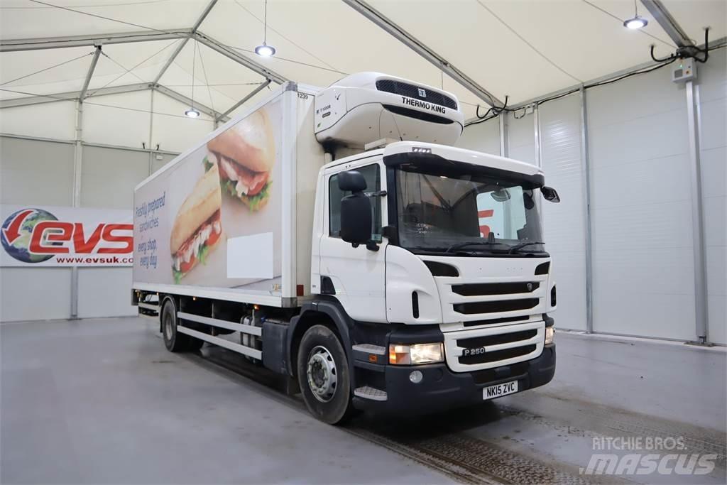 Scania P250 Fryse containere